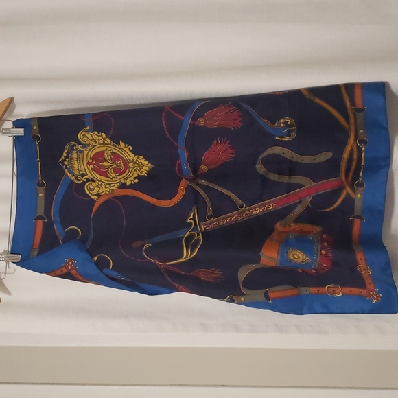 Emanuel Geraldo Scarf - Picture 1 of 4